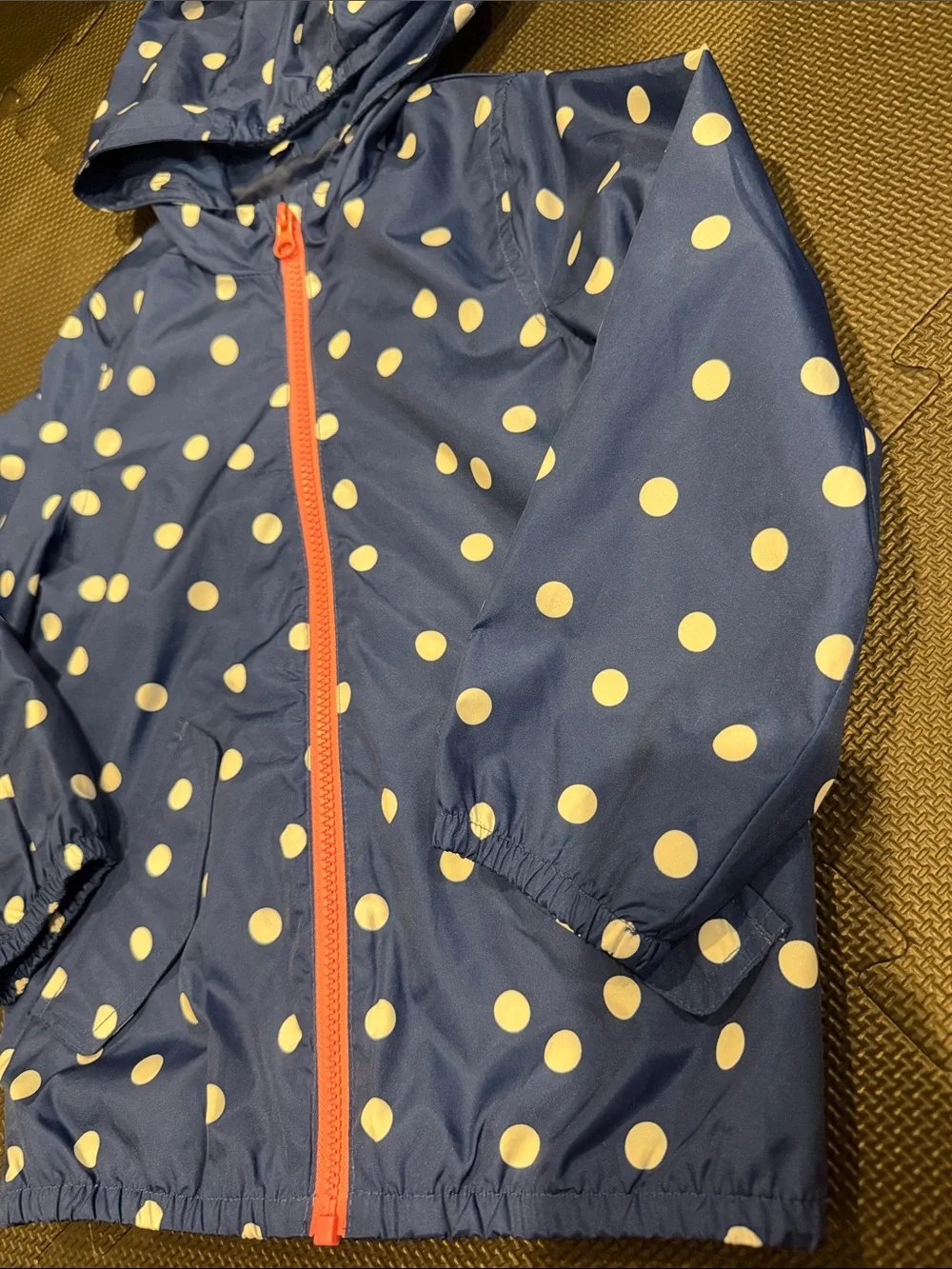 LIKE NEW Carter’s Blue White Polka Dot Rain Jacket / Coat Size 6 Girls
